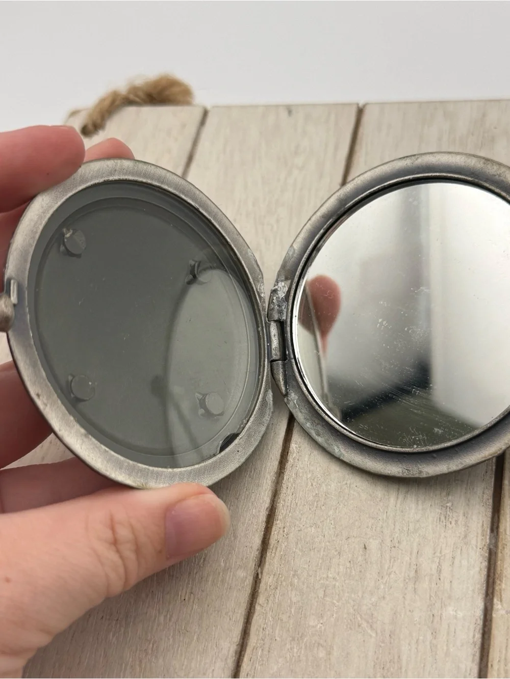 N/A round metal